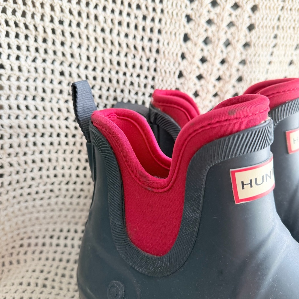 Hunter Women's Short Rain Boots in Black with Red Trim - Picture 2 of 7